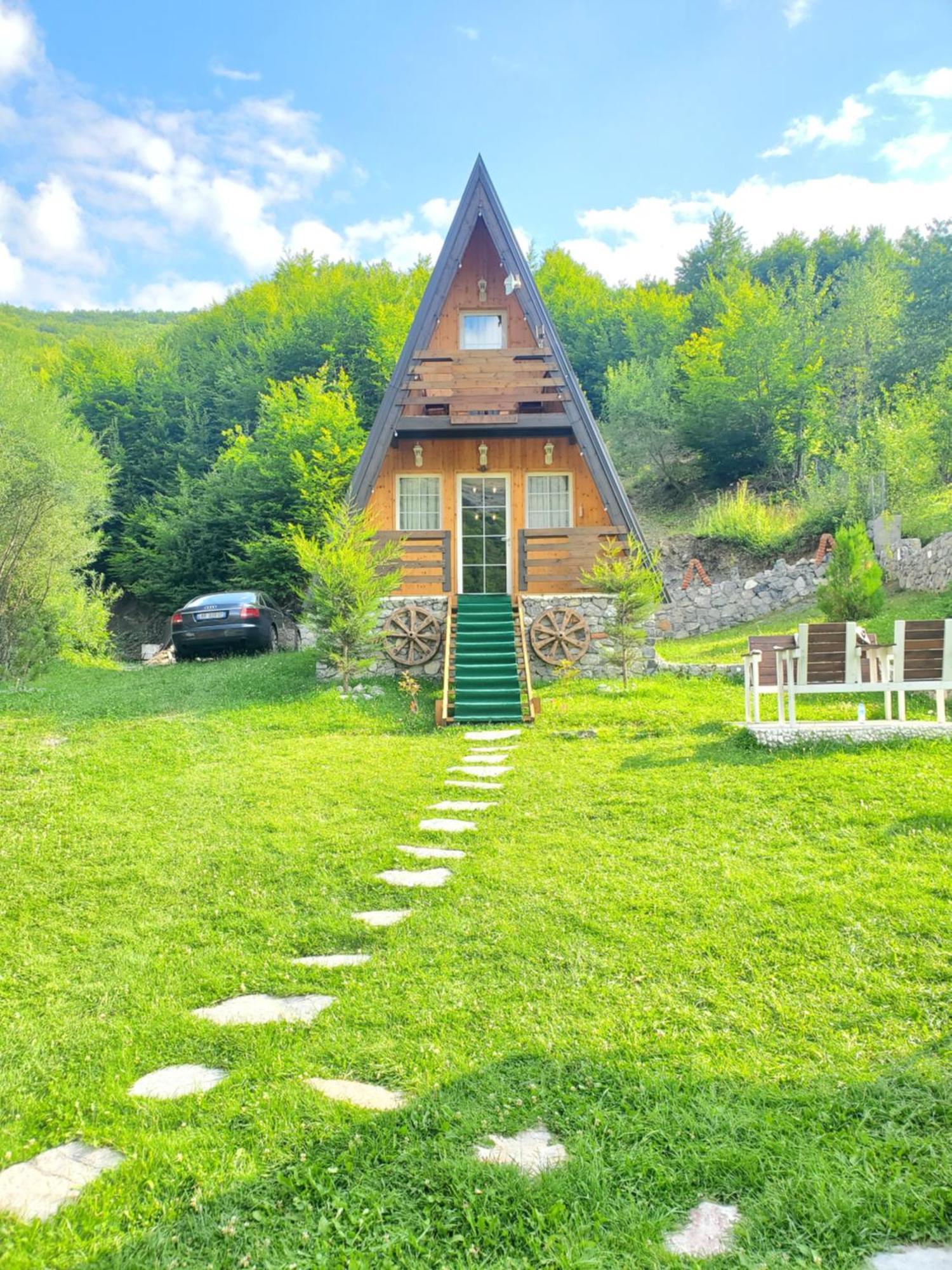 Vilat Pllumaj Lodge Gropat e Selces