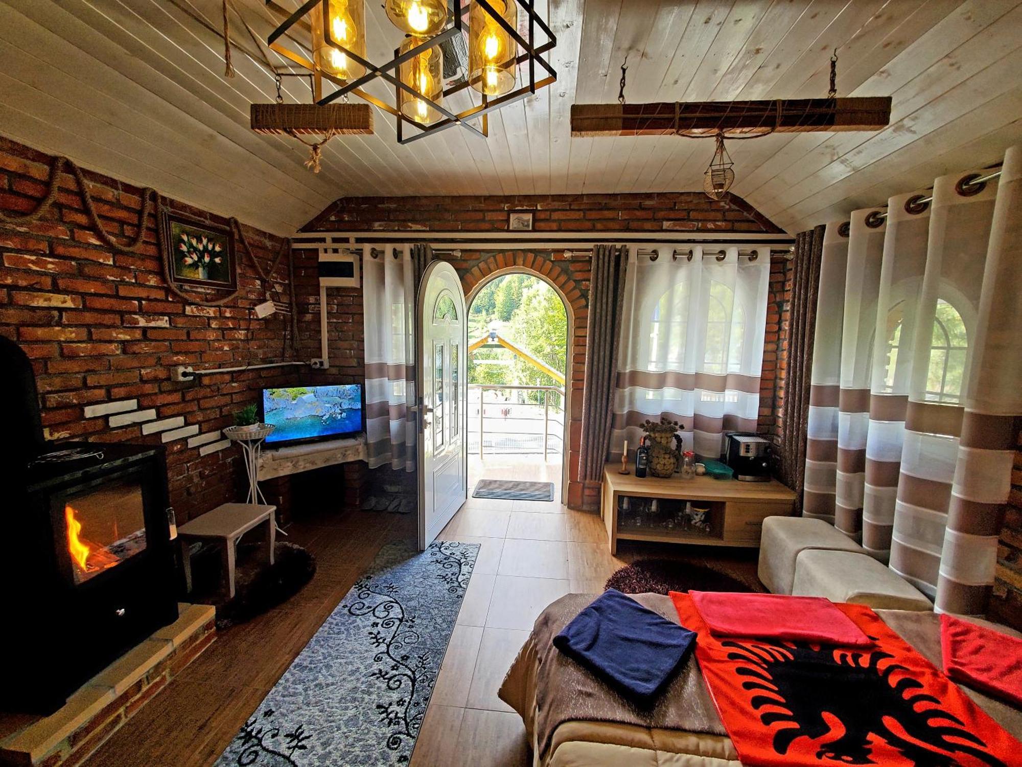 Vilat Pllumaj Lodge Gropat e Selces